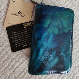 NWT Patricia Nash Abri Zip Around Leather Wallet